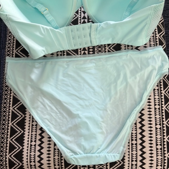 38DDD secret Treasures bra set ( top and bottom ) aqua cloud geo mesh - Picture 5 of 7
